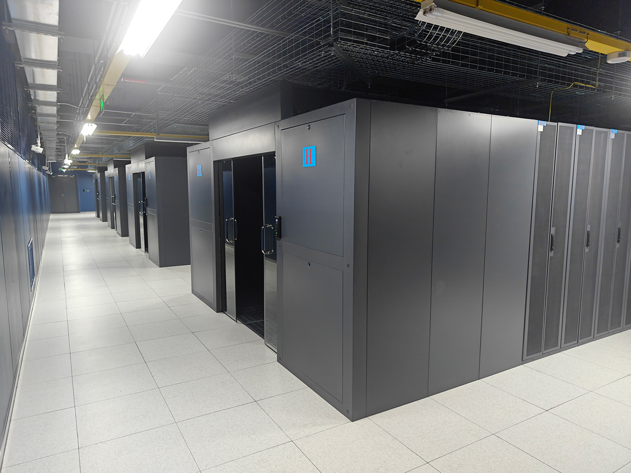 Mga kalamangan ng modular computer room
