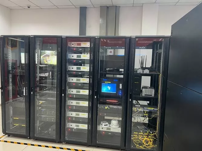 Mahinang Kasalukuyang Gabinete